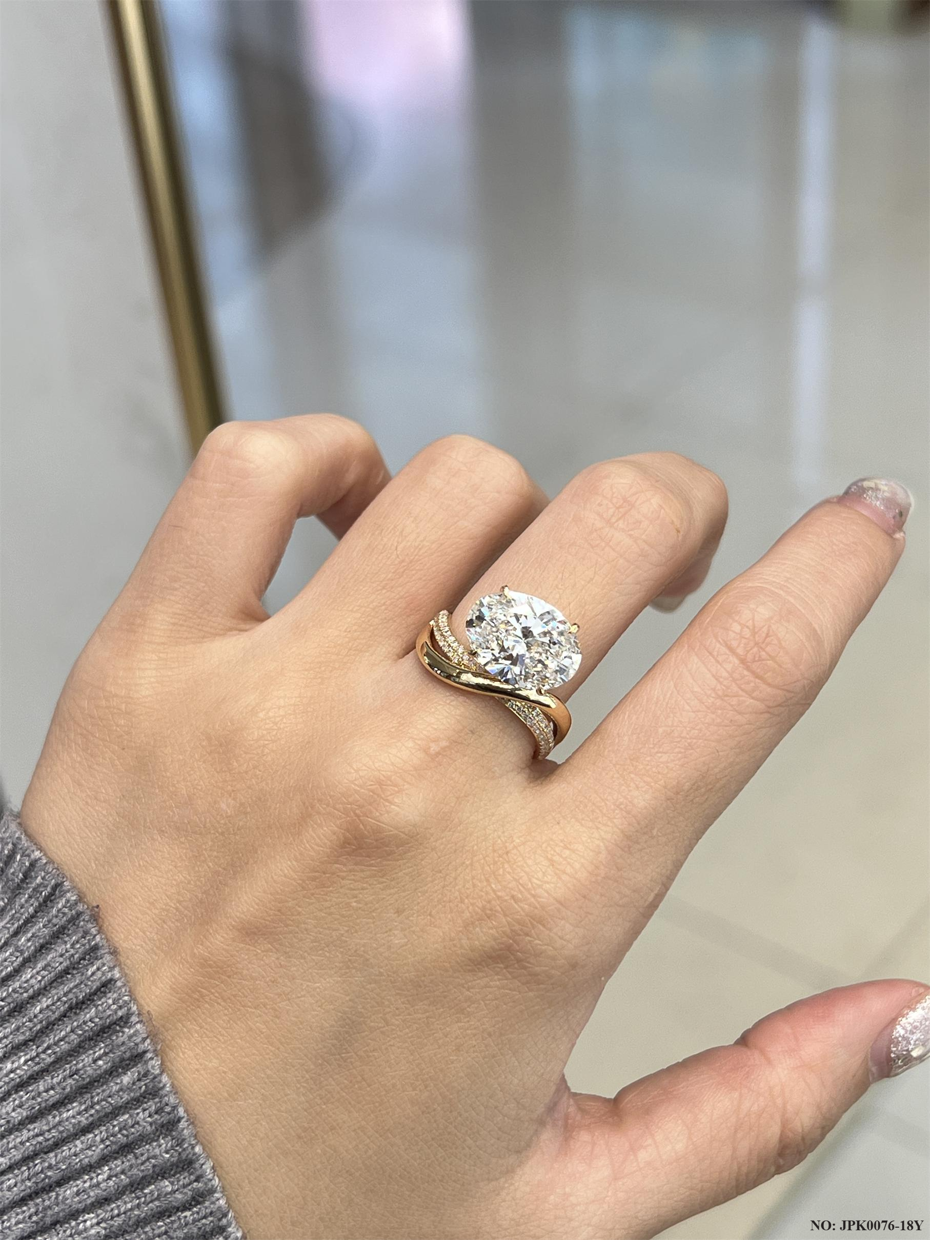 18K Yellow Gold 5ct Oval Lab-Grown Diamond Ring - Twisted Pavé Old Money Design