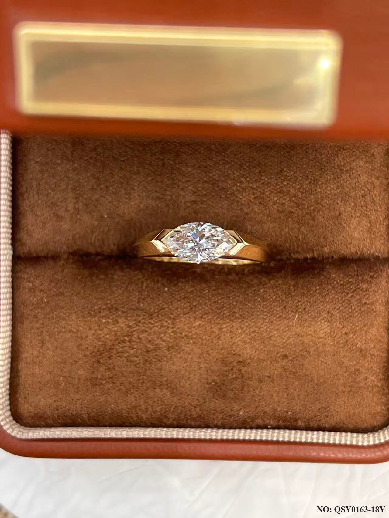 18K Gold 1ct Marquise Lab-Grown Diamond Ring - Chic Minimalist Aesthetic