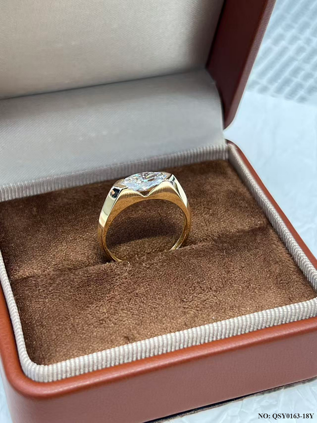 18K Gold 1ct Marquise Lab-Grown Diamond Ring - Chic Minimalist Aesthetic