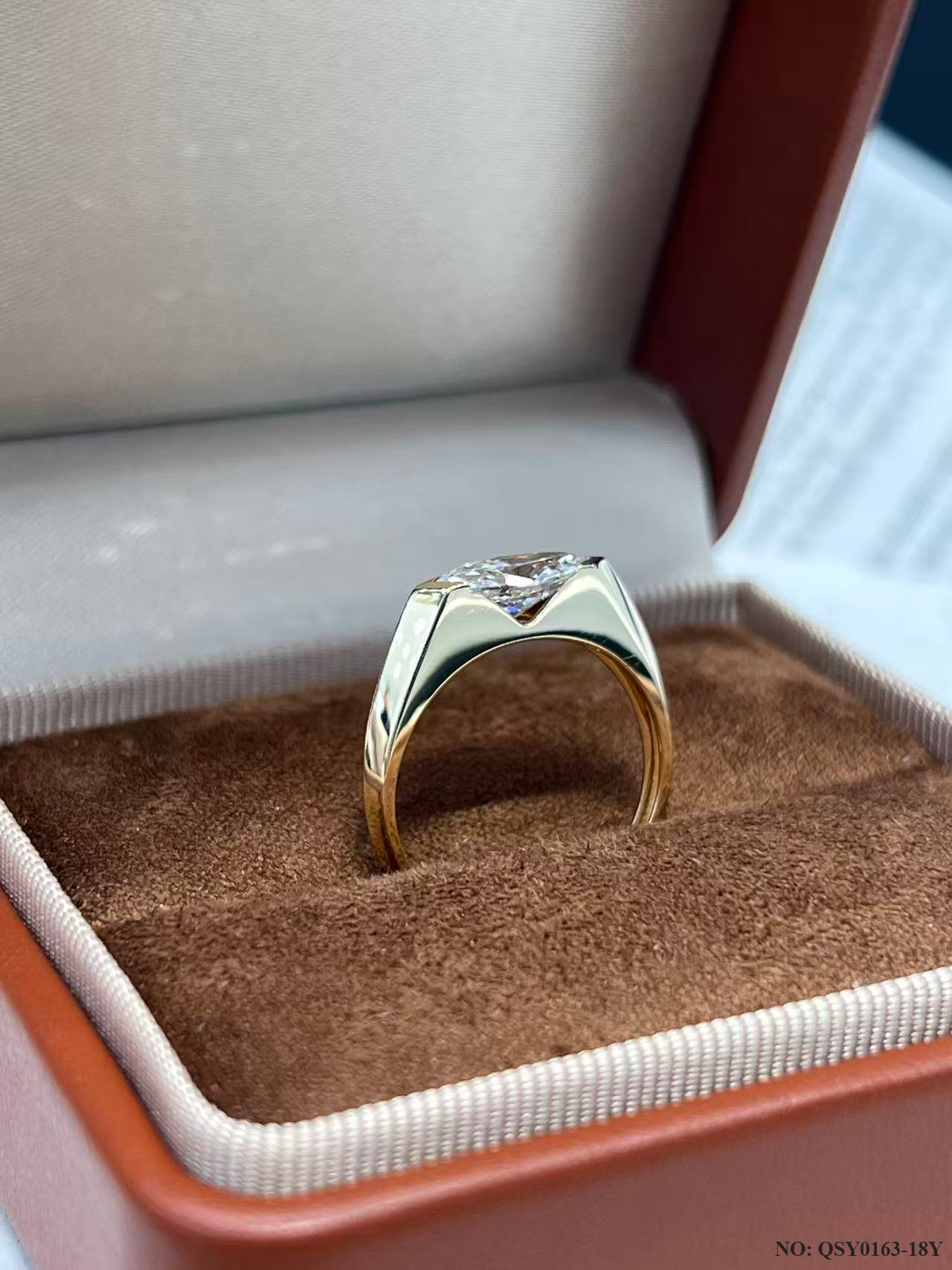 18K Gold 1ct Marquise Lab-Grown Diamond Ring - Chic Minimalist Aesthetic