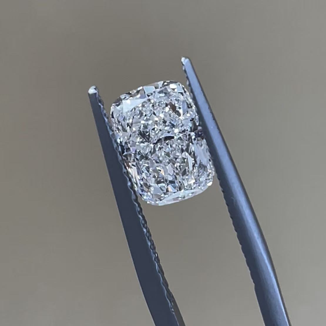 026 For Haidara：Custom 2.62ct D vvs2 cushion cut 14k ring, size US 5.25, deposit: $600